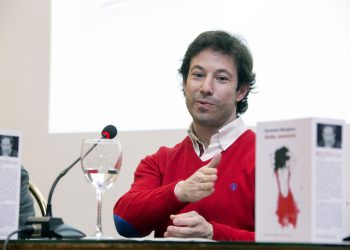 L’escriptor valencià Gonzalo Manglano va presentar ahir en l’Ateneu Mercantil la seua nova novel·la “Crema Memòria”