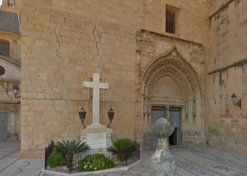 Cultura dóna suport a l’Ajuntament de Callosa de Segura perquè retire la creu dels morts en combat