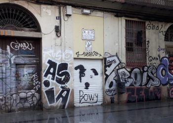 L’Ajuntament posa en marxa una neteja intensiva de pintades en Ciutat Vella