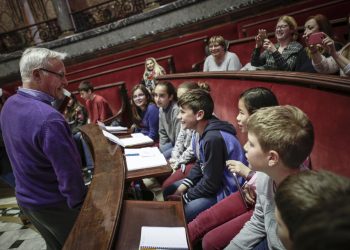 Ribó respon a l’alumnat de Castellar-l’Oliveral