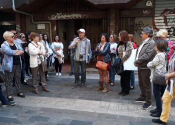 Més de 200 persones participen en els itineraris municipals que visibilitzen a les dones de València