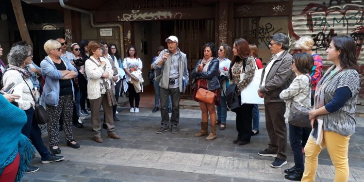 Més de 200 persones participen en els itineraris municipals que visibilitzen a les dones de València