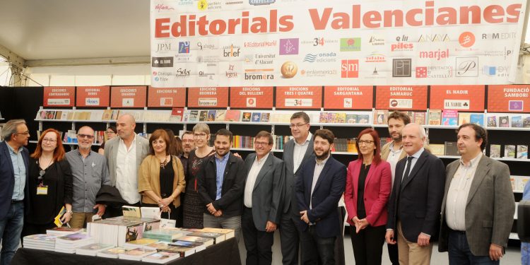 La 53 Fira del Llibre obri les seues portes com a «gran festa de la cultura i del plaer de la lectura»