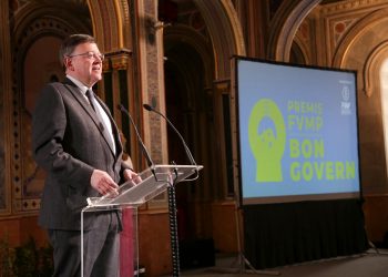 Puig reivindica una reforma constitucional que reforce el municipalisme