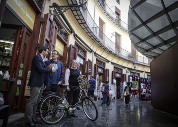 Ajuntament i comerciants del centre impulsen una campanya de promoció de l’ús de la bici i d’impuls comercial