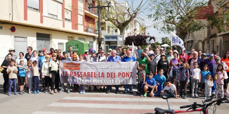 Bicicletada de la Ribera per a reclamar la recuperació útil del pont de Fortaleny