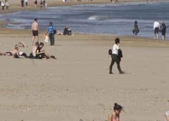 València aconsegueix les set banderes blaves per tercer any consecutiu en les platges de la ciutat