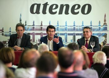 Rodríguez en l’Ateneu: “No acabe de veure el benefici econòmic d’acabar amb les diputacions”