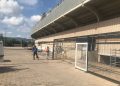 L’Ajuntament de Castelló està retirant les gàbies d’accés que envolten l’estadi Castàlia per raons de seguretat
