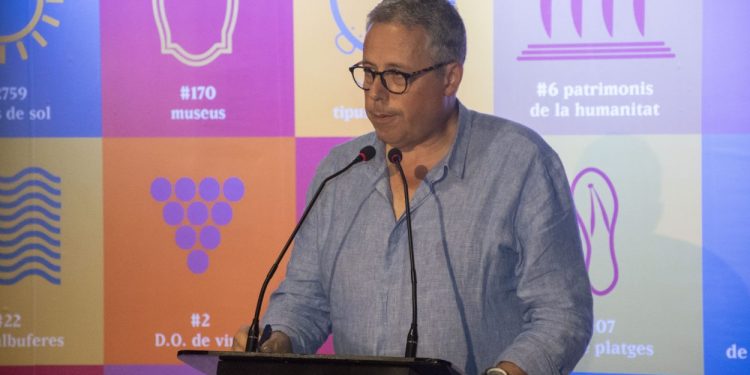 Del Tros al Plat agita el turisme amb un gran “esmorzar” per a 500 persones en la Marina de València