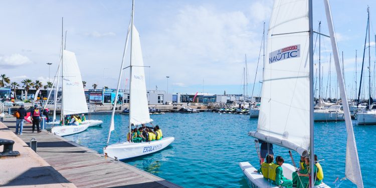 La Marina de València acosta la nàutica als xiquets i xiquetes des de les seues escoles d’estiu