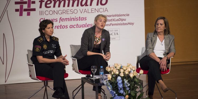 Policies i fiscals denuncien la falta de formació feminista com a obstacle en la seua labor professional