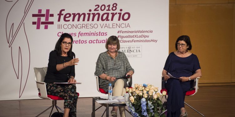 Les economistes denuncien en el Feminari la invisibilitat del treball domèstic no remunerat