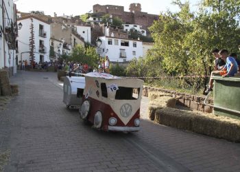 Vilafamés presenta la III edició de la cursa de ‘Cotxes bojos’