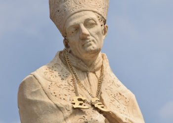 Demòcrates demana retirar un collar a l’escultura de Sant Tomàs de València