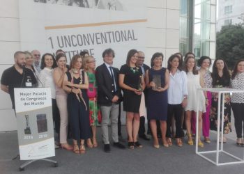 La regidora de turisme i presidenta del Palau de Congressos presideix l’acte de celebració pel reconeixement com a millor palau de congressos del món en 2018