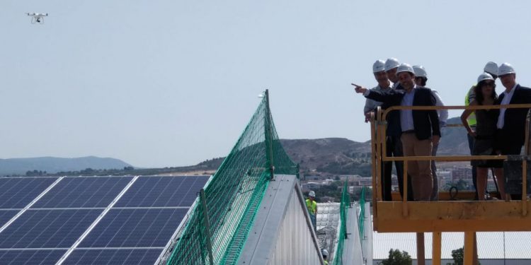 L’IVACE sol·licita eliminar el ‘impost al sol’ i destinar els excedents d’energia produïts amb l’autoconsum a combatre la pobresa energètica