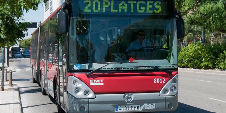 El servici especial de platges de l’emt continua fins al 2 de setembre