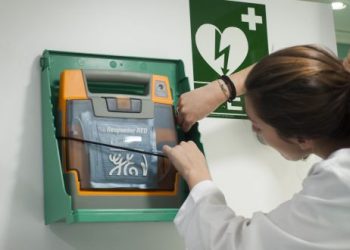 La comarca de l’Horta Sud, la primera en crear una xarxa cardioprotegida amb 60 desfibril.ladors