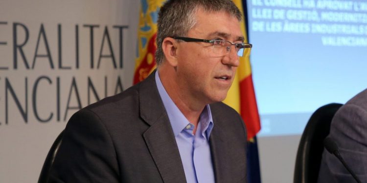 Climent destaca la importància de seguir potenciant les noves tecnologies digitals en tots els sectors econòmics