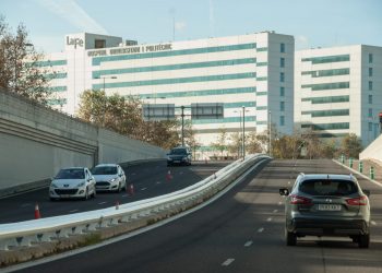 Mobilitat sostenible instal·la una barrera de seguretat al túnel que unix Antonio Ferrandis amb Fernando Abril Martorell