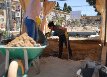 La Diputació inicia la recuperació de les restes de 147 víctimes del franquisme en la fossa 127 de Paterna