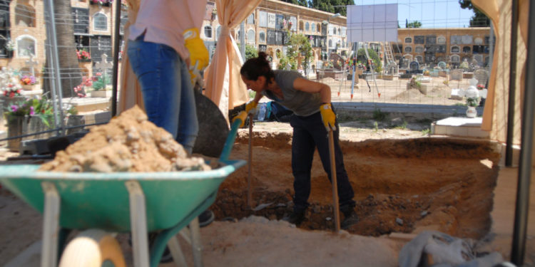 La Diputació inicia la recuperació de les restes de 147 víctimes del franquisme en la fossa 127 de Paterna