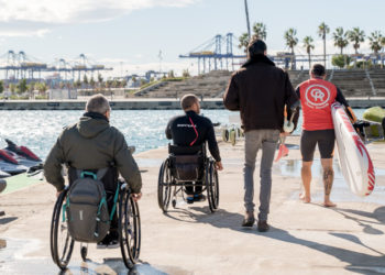 La Marina de València crea zones accessibles per a acostar la nàutica a les persones amb discapacitat