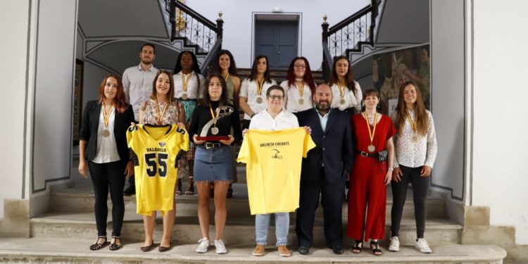 Les campiones d’Espanya de futbol americà visiten la Diputació