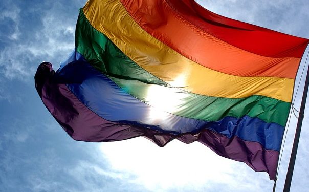 L’Ajuntament il·lumina la façana de l’ajuntament per reivindicar la diversitat amb motiu del dia de l’orgull LGTB+