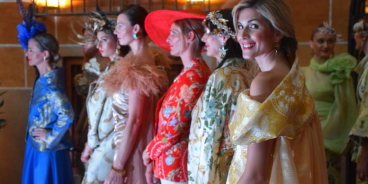 Èxit de la dissenyadora valenciana Amparo *Chordá en la desfilada afavorida pel programa UNESCO Ruta de la Seda