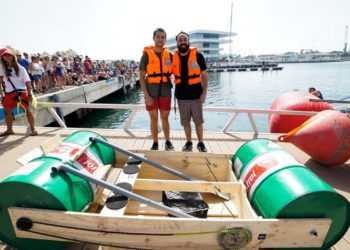 L’enginy i el sentit de l’humor triomfen en la primera regata de Vaixells Bojos de la Marina de València