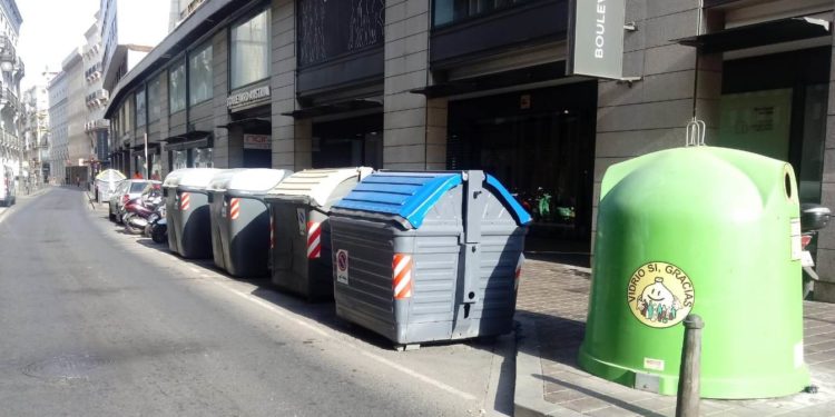 L’ajuntament reforça la recollida de residus en les zones amb més activitat comercial i afluència de gent de ciutat vella