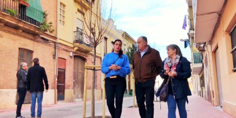 Gómez: “Licitarem prop de 2.500 m2 de sòl públic per a retornar la vida a estos carrers i que exemplifiquen el renaixement del Cabanyal”