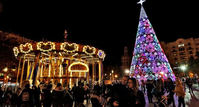València lluix des d’esta vesprada una il·luminació nadalenca que arriba als barris i pobles de la ciutat