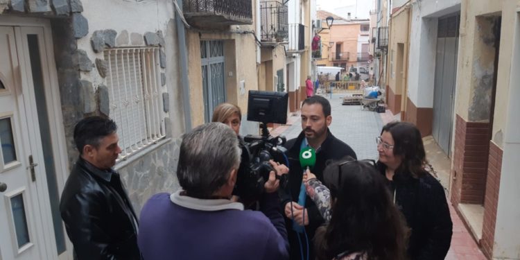 Ximo Huguet visita les obres realitzades amb càrrec al Pla 135 a Càlig, Xert i La Jana