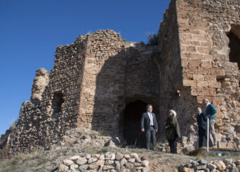 L’alcaldessa de Castellnovo busca finançament per a protegir i posar en valor el castell de Beatriz de Borja