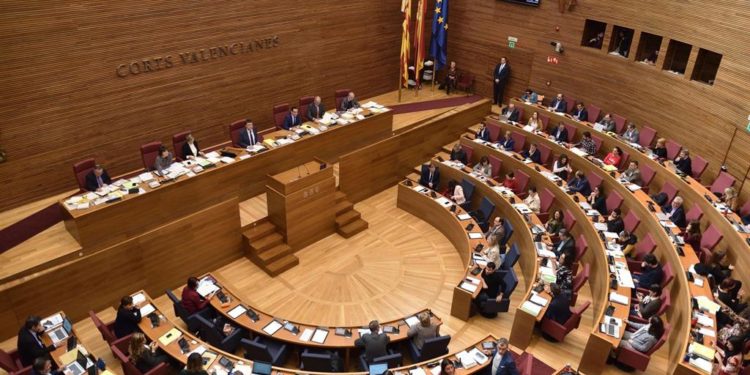 El Botànic trau endavant els seus cinquens pressupostos enfront d’una oposició que insisteix que són «irreals»