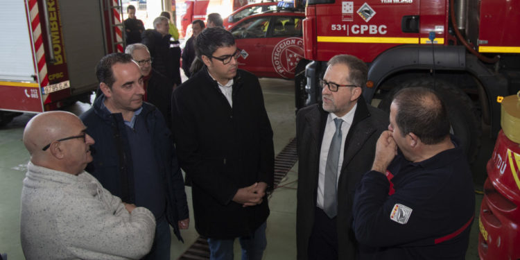 José Martí destaca a Morella la gran capacitat tecnològica del parc de bombers voluntaris