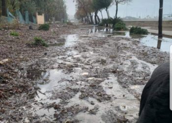 El temporal de vent, pluja i neu que afecta a Valencià des de diumenge ha deixat baixos inundats per la força del mar