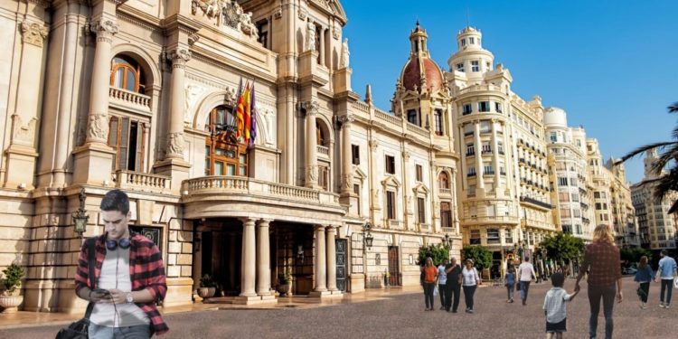 LA PLAÇA DE L’AJUNTAMENT TINDRÀ UN ASFALTAT ESPECIAL PER A DELIMITAR I MARCAR LES ZONES PER ALS VIANANTS