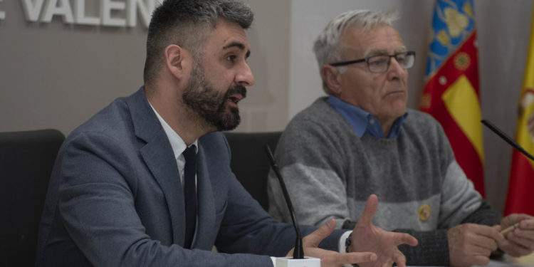 PERE FUSET renúncia temporalment a les  competències en matèria de cultura festiva per a defensar la seua innocència i no perjudicar les falles