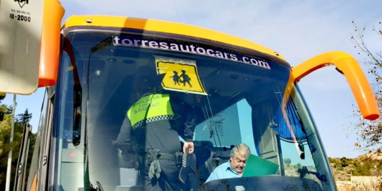 La Policia Local de Sagunt inicia una nova campanya de vigilància i control del transport escolar