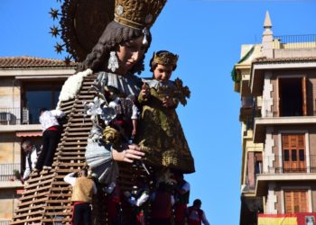 Clavel Solidari naix per a pal·liar la destrossa emocional i econòmica que el *CORONAVIRUS ha ocasionat en les Falles de València 