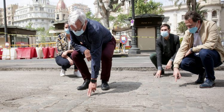 L’Alcalde ressalta el «simbolisme» de les obres a la plaça més important de la ciutat «per a una reconstrucció de València basada en la salut»