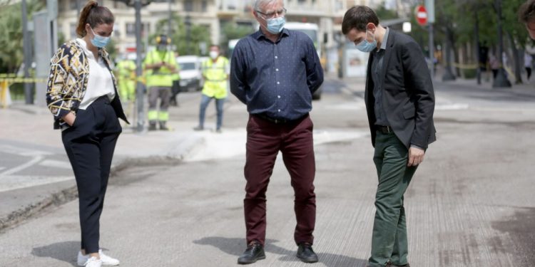 L’Alcalde ressalta el «simbolisme» de les obres a la plaça més important de la ciutat «per a una reconstrucció de València basada en la salut»