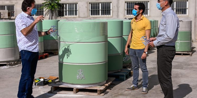 Els nous elements delimitadors de la plaça de l’Ajuntament ja estan enllestits