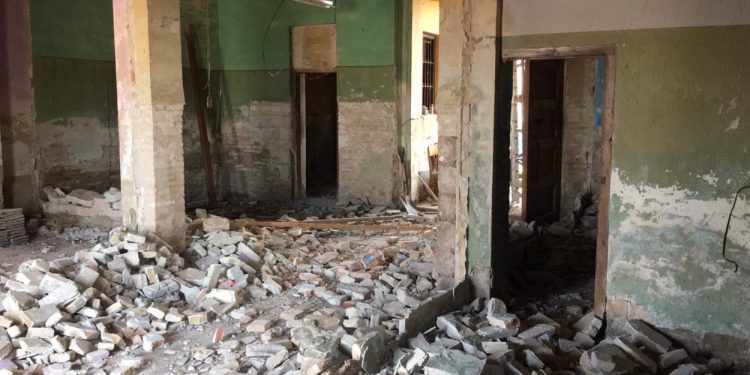 Les obres de la casa consistorial de Cases de Bàrcena es reprenen