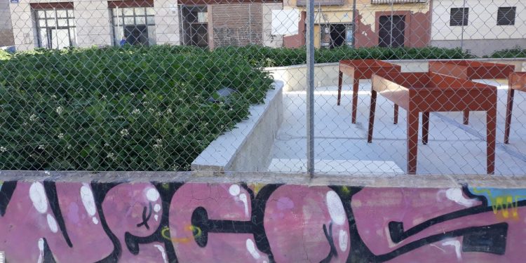 L’ajuntament fomenta els horts urbans a valència i col·labora amb la distribució de material i maquinària per a la seua producció