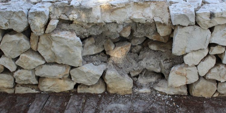 L’ajuntament de València inicia les obres de reparació dels murs del parc de capçalera